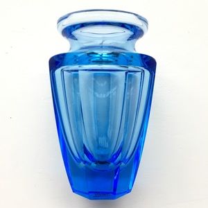 Beautiful aquamarine Moser 4.5” crystal vase. NWL